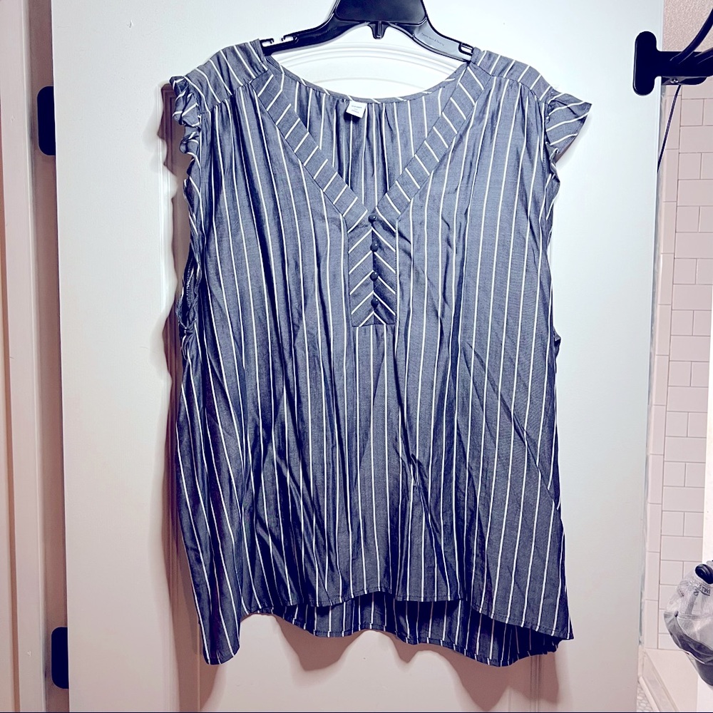 Old Navy 2xl gray striped blouse top